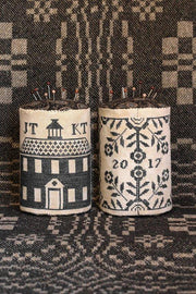 SCHOOLHOUSE COVERLET PIN DRUM - Heartstring Samplery