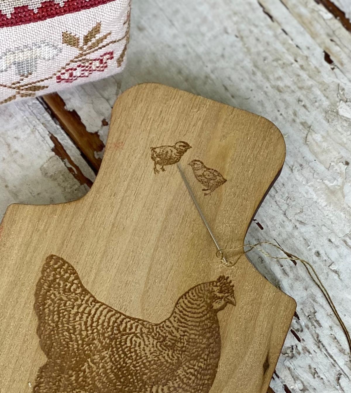 HEN & CHICKS THREAD BOARD WITH NEEDLE MINDER - Stacy Nash Designs