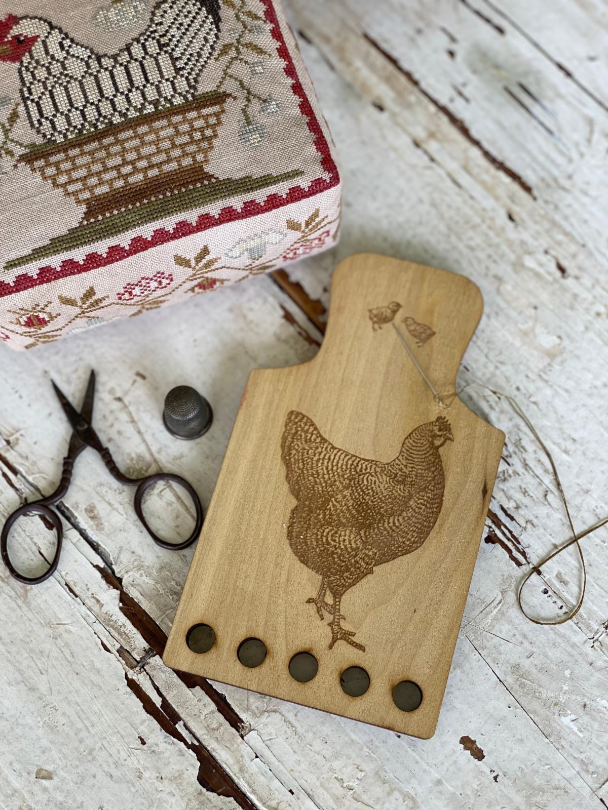 HEN & CHICKS THREAD BOARD WITH NEEDLE MINDER - Stacy Nash Designs