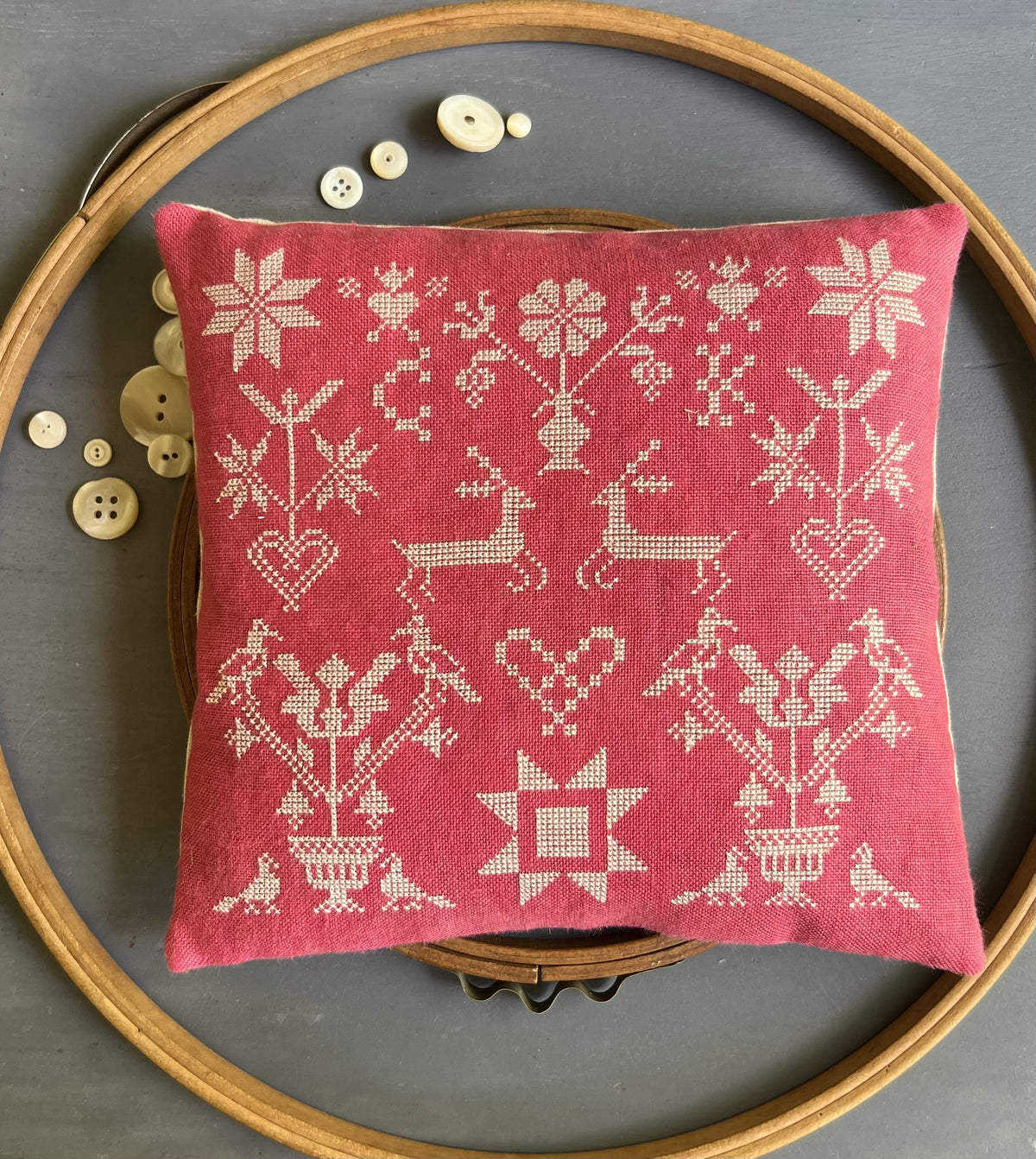 Pennsylvania Christmas Deer - Shakespeare's Peddler