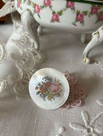 Mother of Pearl Needle Minder - Maison Choisel