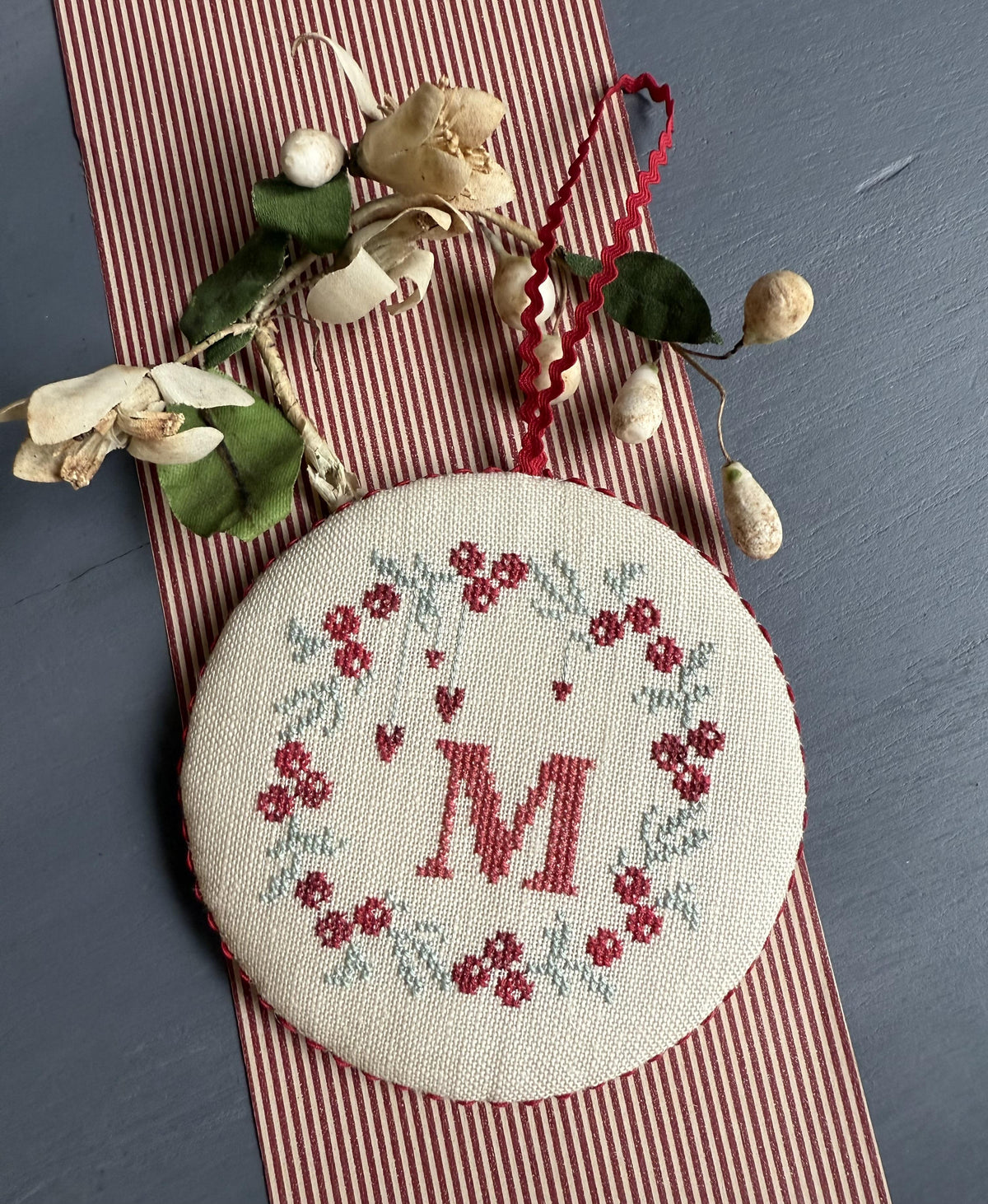 MISTLETOE WREATH - Sovereign Samplers