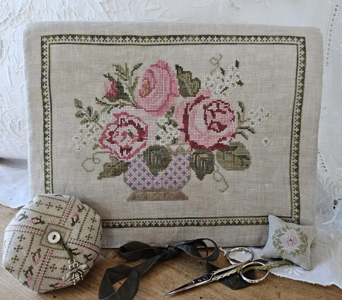 PEONY POCKET & ACCESSORIES CHART - Samplers Not Forgotten